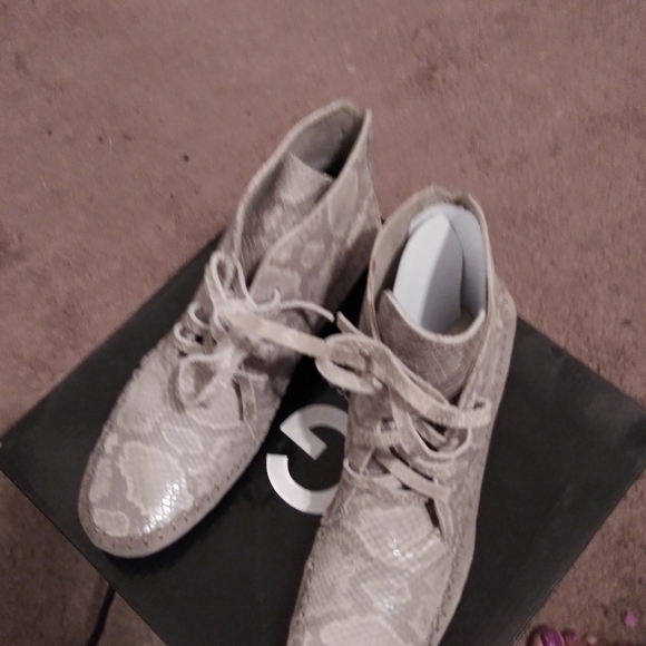 Shoes - Picture 5 of 7